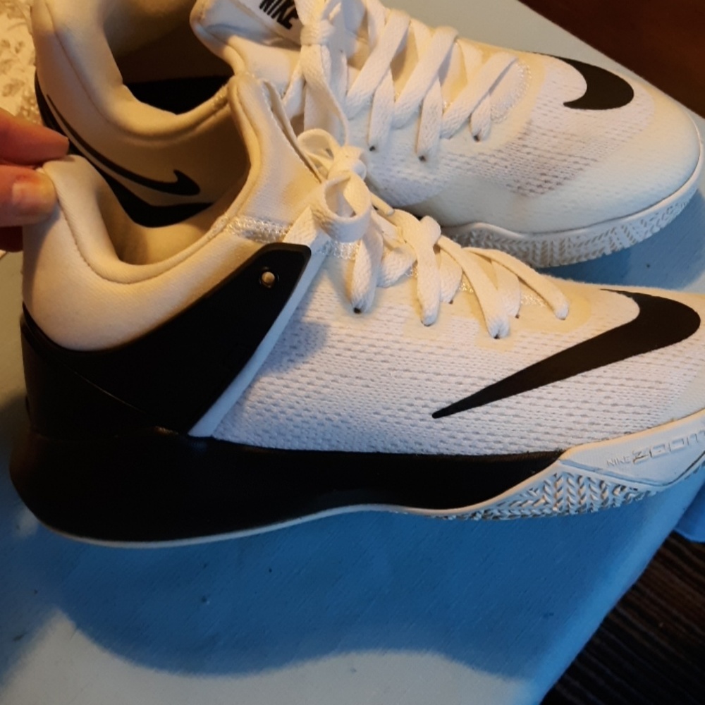 Nikes - Picture 2 of 3
